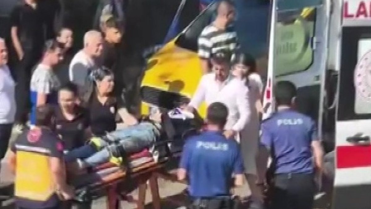 Bursa'da otobüse binmek isterken taksinin altında kaldı