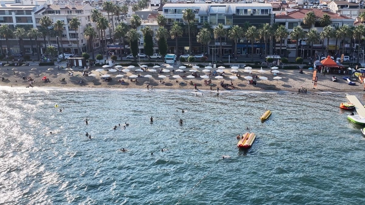 Okullar tatil oldu, Marmaris sahilleri dolmaya başladı