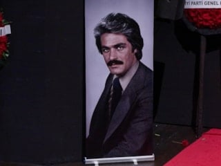 Kadir İnanır'ın cenaze töreninde fotoğraf çektirme yarışı