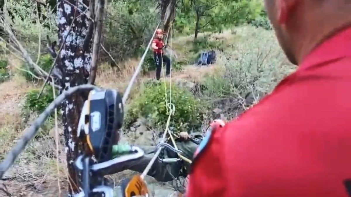 Tunceli'de dereye düşen kardeşler jandarma tarafından kurtarıldı