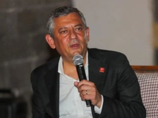 Özgür Özel "Yürüyüş Partisi" isminden vazgeçti