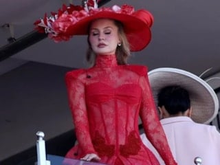 100'üncü Gazi Koşusu'ndaki şapka ve kıyafetler, İngilizlerin Royal Ascot'undan geri kalmadı