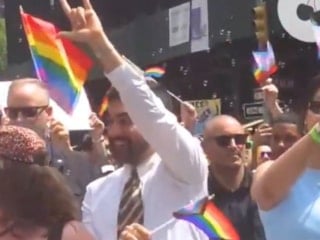 New York Belediye Başkanı Mamdani, LGBT yürüyüşüne katıldı