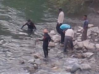Bitlis'te dereye giren kardeşler akıntıya kapıldı: 1 ölü 1 kayıp