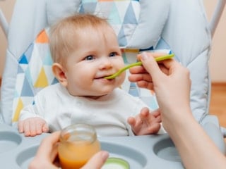 Yemek seçen çocukların hikayesi ek gıdada başlayabilir