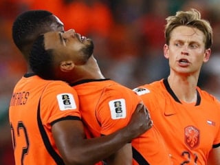 Hollanda'nın golü sonrası duygusal anlar: Bebeğini kaybeden Gakpo gözyaşlarını tutamadı