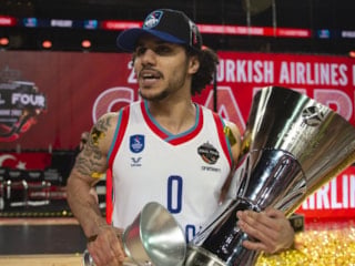 Anadolu Efes, Shane Larkin'e veda etti