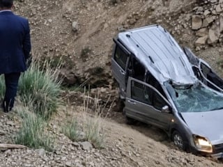 Van'da şarampole yuvarlanan araçta 1 kişi hayatını kaybetti