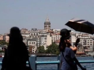 İstanbul’da sıcaklık zirve yapıyor: Yarın yılın en sıcak günü yaşanacak