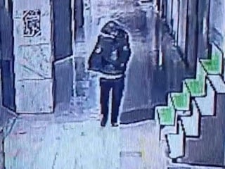 Kırıkkale'de başına çöp poşeti geçirip yangın çıkardı: Kameralara yakalandı