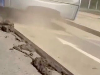 Almanya'da aşırı sıcaklar nedeniyle tramvay hatlarındaki derz dolguları eridi