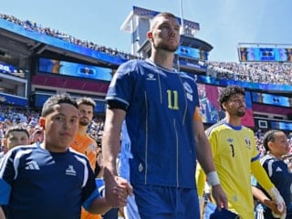 Edin Dzeko, ABD'li küstah spikere cevap verdi