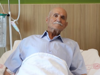 Gaziantep'te 77 yaşındaki hastanın karaciğerinden 13 santimlik tümör çıkarıldı