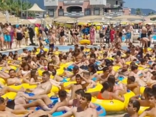 İzmir'de eğlence parkında 'mahşer' kalabalığı: Hareket edecek yer kalmadı