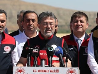 Tarım ve Orman Bakanı Yumaklı, Kırıkkale'de arpa hasadına katıldı