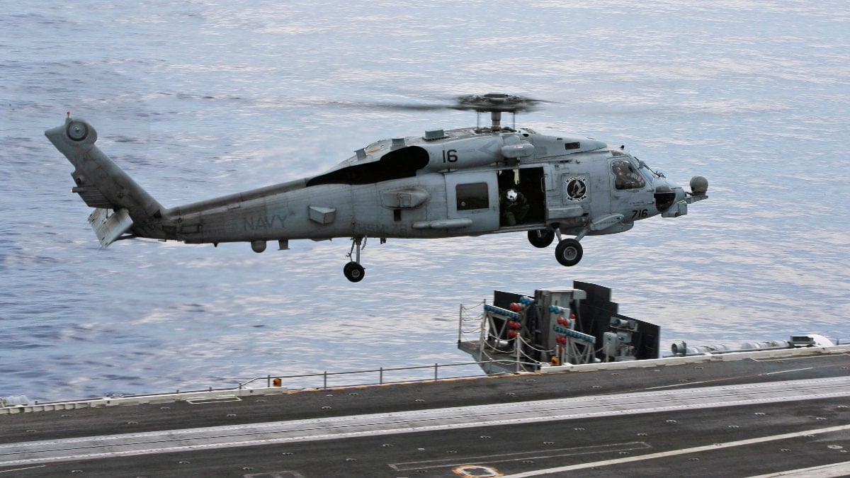 ABD helikopteri Umman Denizi'ne acil iniş yaptı: 1 kayıp