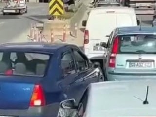 Trafikte kaynak yapmaya çalıştı, kazaya neden oldu