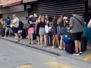 Yunan adalarına Türk turist akını: Uzun kuyruk kameraya yansıdı
