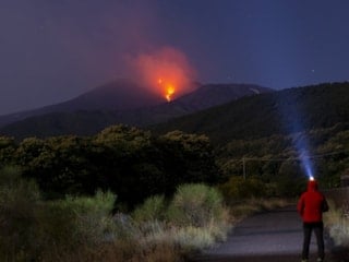 Etna Yanardağı yeniden hareketlendi