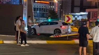 İstanbul'da silahlı saldırıda yaralandı, hastaneye giderken kaza yaptı: Hayatını kaybetti