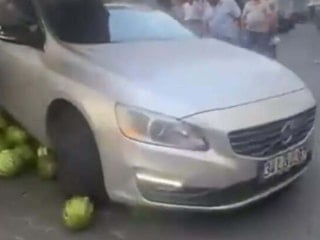 Aydın'da çıkan yol tartışmasında sürücü esnafın karpuzlarını ezdi