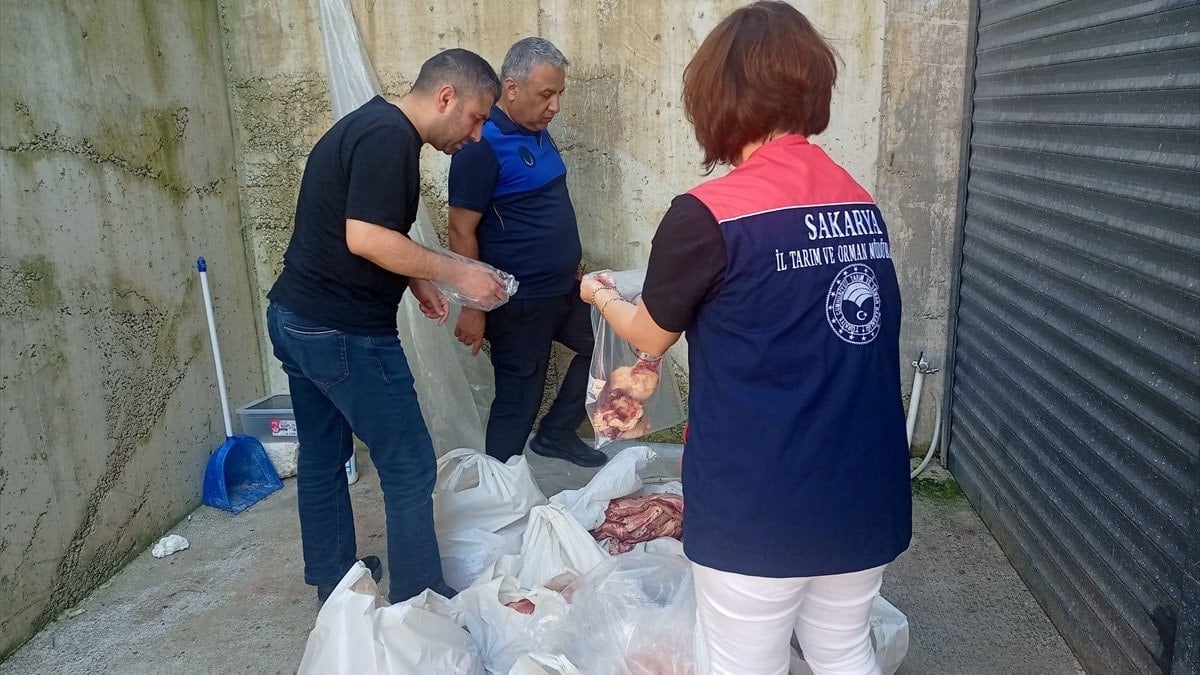 Sakarya'da 5,5 ton etiketsiz et ürünü imha edildi