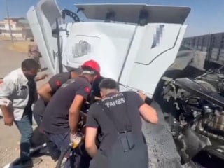 Şanlıurfa'da tır kamyonla çarpıştı: 1 ölü, 1 yaralı