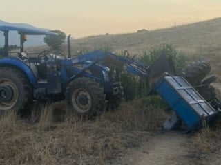İzmir'de traktör devrildi: 16 yaşındaki sürücü ağır yaralandı