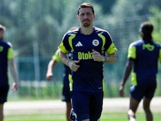 Mert Hakan Yandaş, Fenerbahçe'de kalıyor