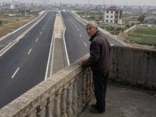 Evini satmayı reddetti ama proje değişmedi: Otoyolu etrafından geçirdiler