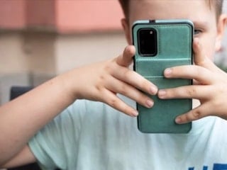 Polonya’da anaokulu ve ilkokullarda cep telefonu yasağına onay