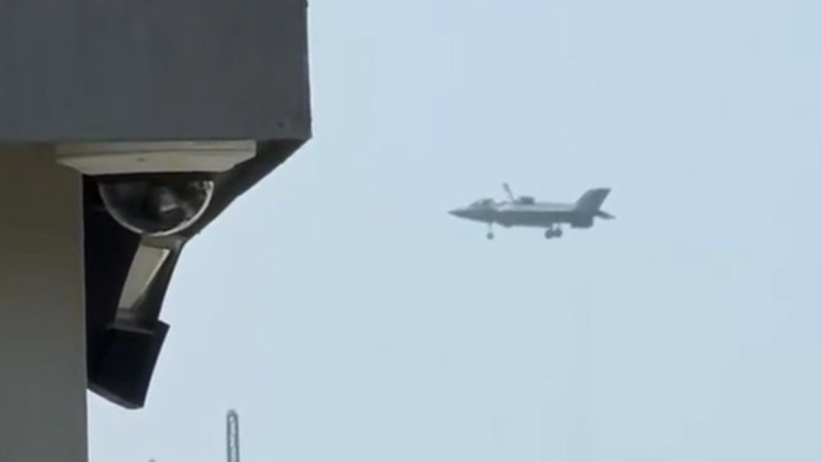 F-35 uçağı Beyaz Saray yakınında havada bekledi