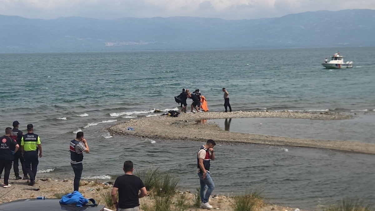 İznik Gölü'nde kaybolan 2 gencin cansız bedenine ulaşıldı