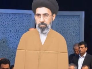 Mücteba Hamaney'in maketi babasının cenazesinde