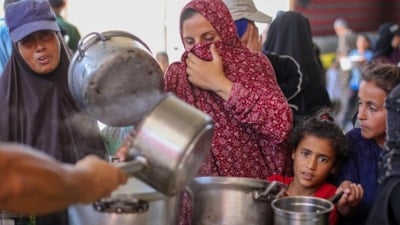 Filistinlilere sıcak yemek dağıtımı yapıldı