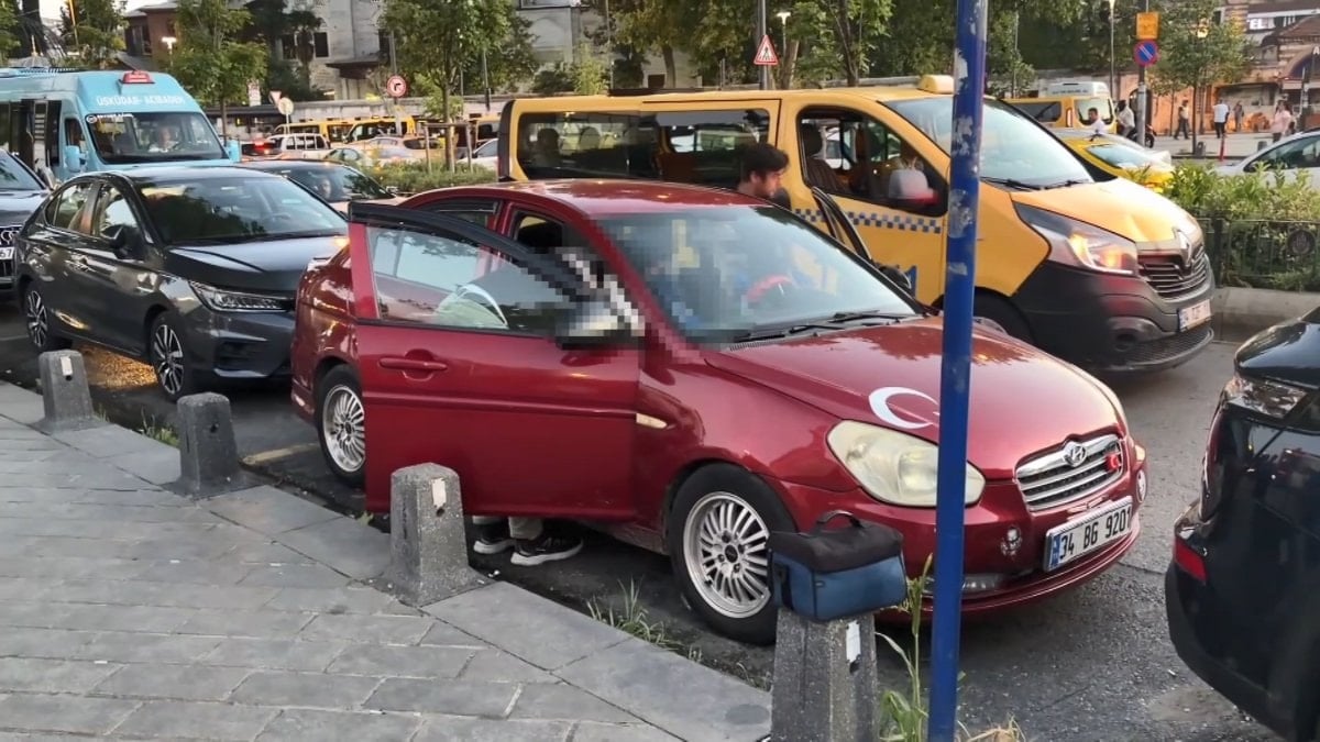 Üsküdar'da Park Halindeki Otomobilde Ölü Bulundu