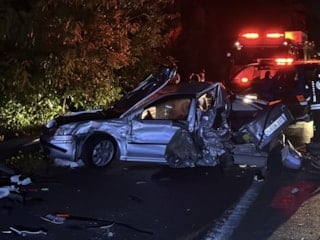 Kocaeli'de arızalanan otomobile tır çarptı: 1 çocuk öldü
