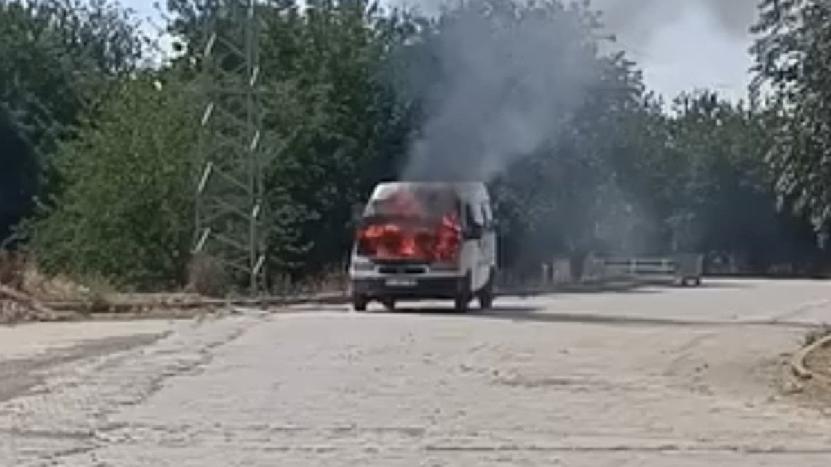 Elazığ'da minibüs yangını