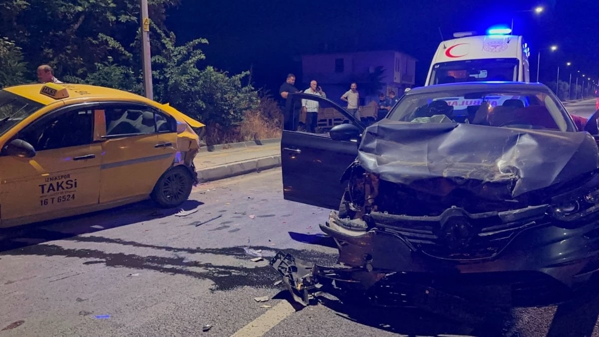 Bursa'da Alkollü Sürücünün Çarptığı Taksiden 1 Yaralı