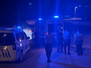 Eskişehir'de sahte plakalı otomobiliyle kaçarken çarptığı bekçi yaralandı