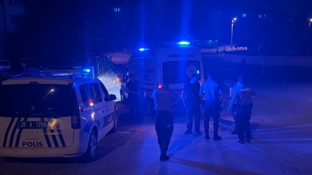 Eskişehir'de Sahte Plakalı Otomobil Kaçarken Bekçiyi Yaraladı