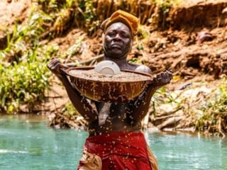 Saatlerce sudan kum topluyorlar: İnşaatın ilk adımı böyle başlıyor