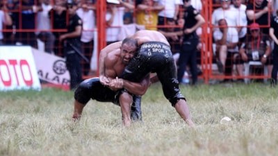Kırkpınar'da yarı finale yükselen başpehlivanlar belli oldu