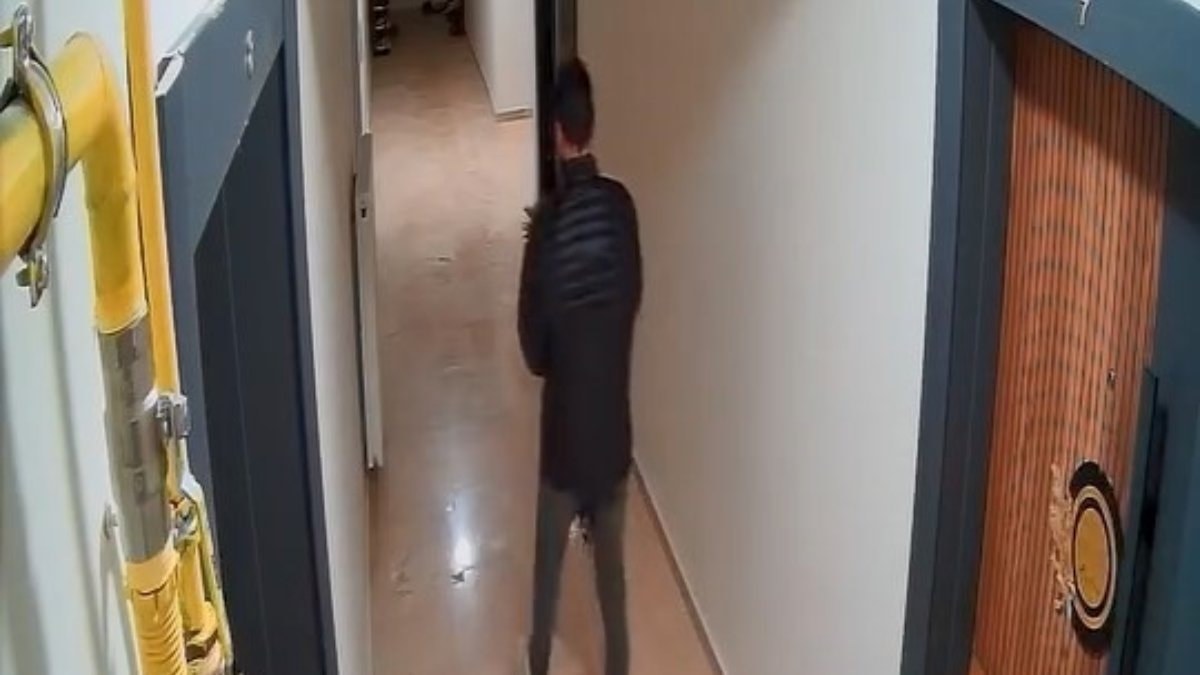 Elazığ'Da Apartmandan Çiçek Hırsızlığı Kamerada