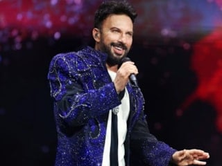 Tarkan'dan kayınvalide ve kayınpedere jest! Türkü söyledi