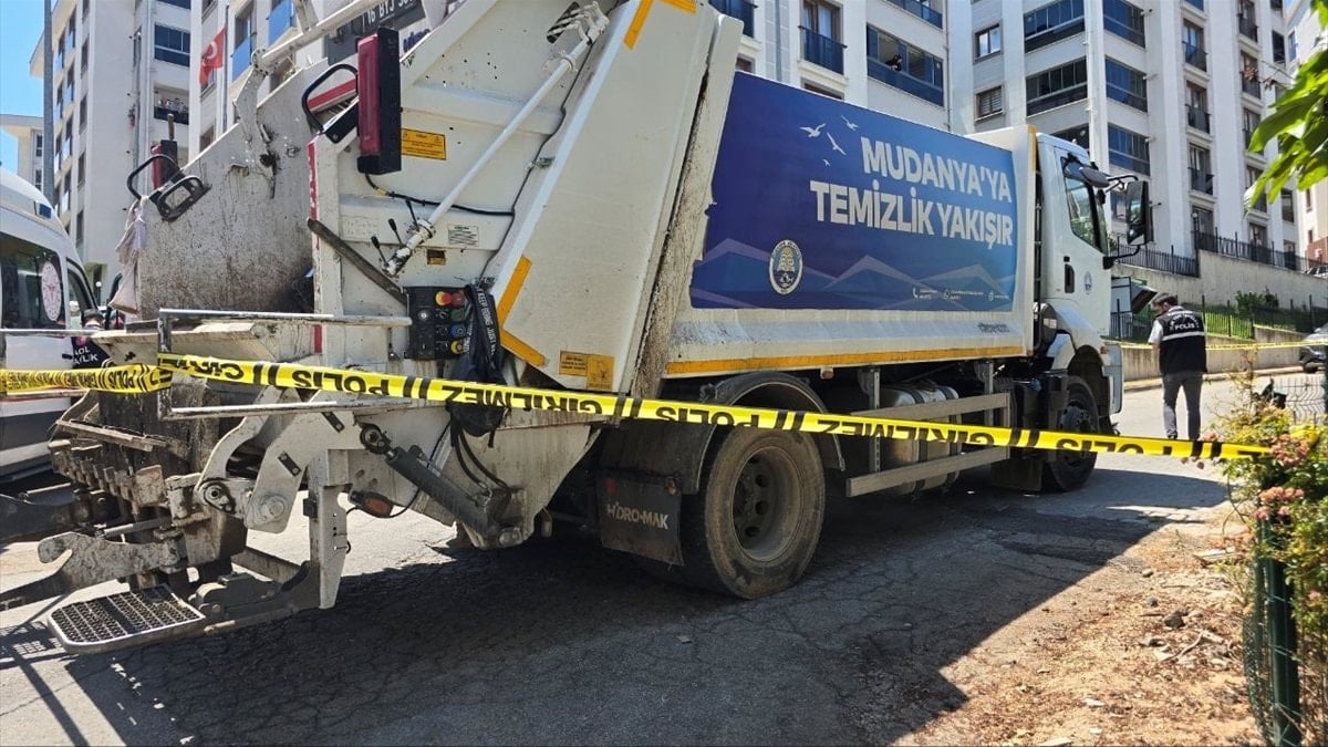 Bursa'da Çöp Kamyonunun Çarptığı Yaya Hayatını Kaybetti