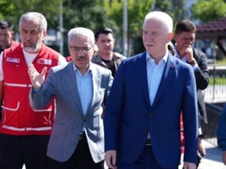 Davut Gül, yağmurda zarar gören Üsküdar Sahaflar Çarşısı'nı ziyaret etti