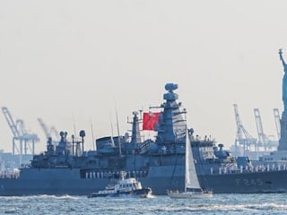 TCG Oruçreis, ABD'nin 250. kuruluş yılı törenlerinde Türkiye'yi temsil etti