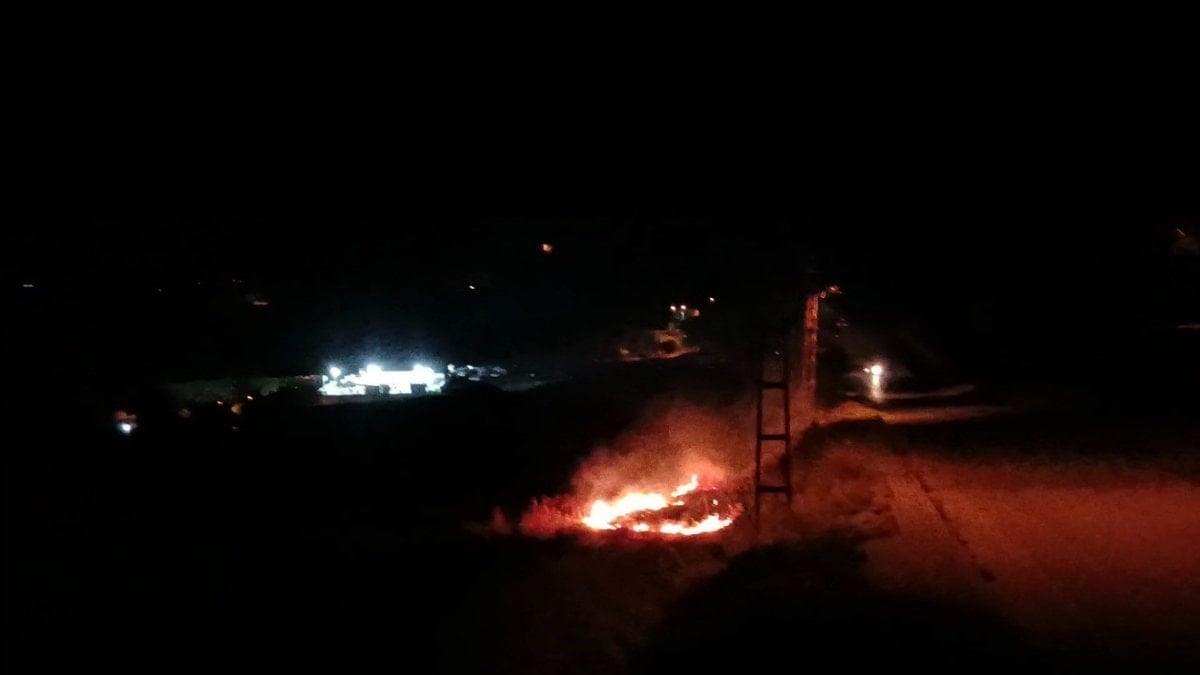 Adıyaman'da Baraj Yolunda Anız Yangını Çıktı