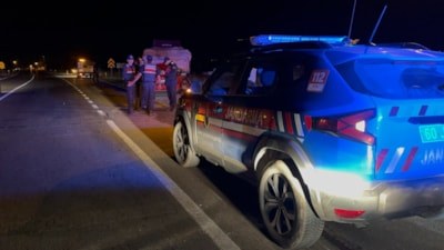 Tokat'ta otomobili ile tırın dorsesine çarptı: Yaşamını yitirdi